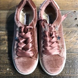 ❌SOLD Girls Steve Madden Velvet Sneaker